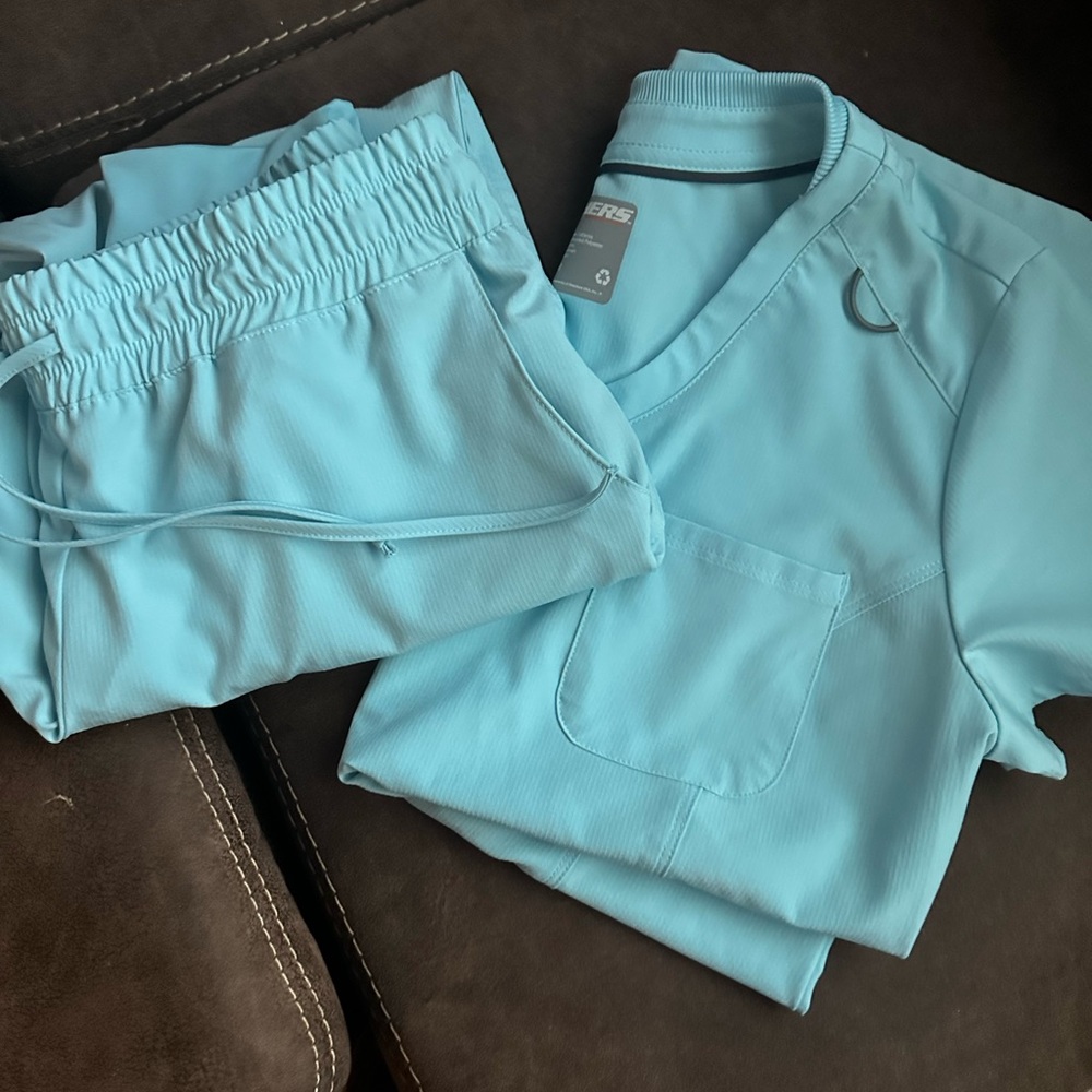Sketchers scrub set poolside blue medium petite jogger.